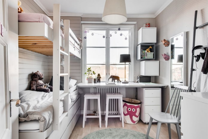 furniture arrangement in a 10 sq. m. children's room