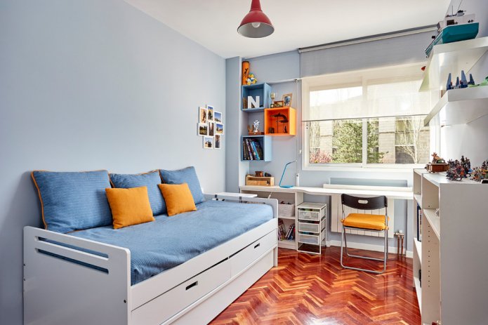 bed and desk