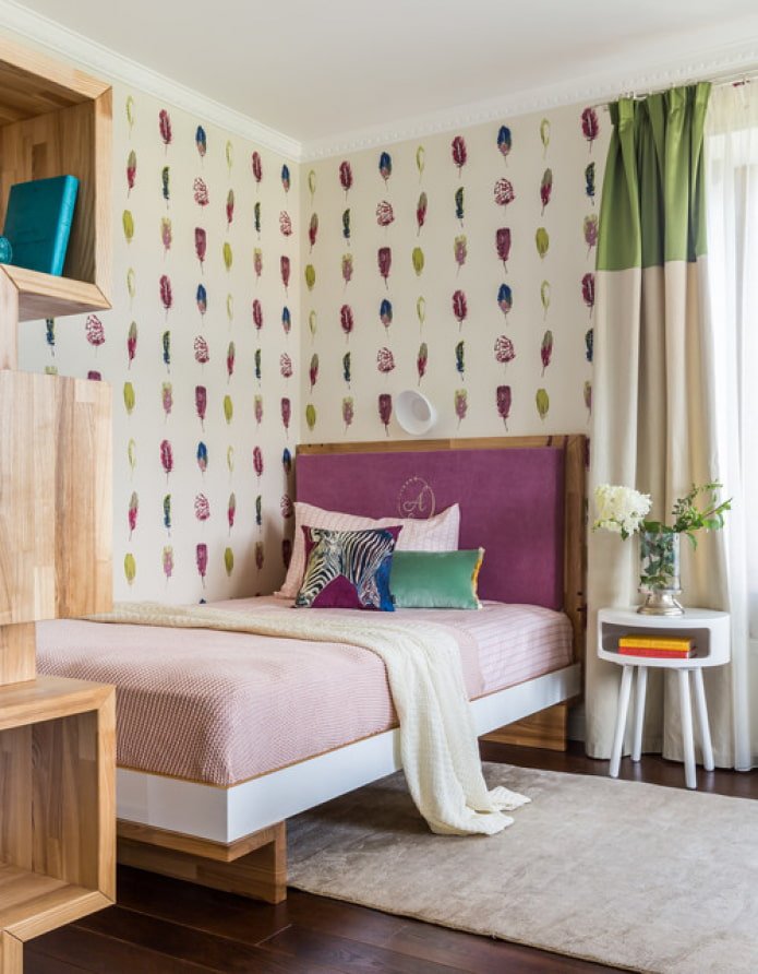 printed wallpaper in the interior