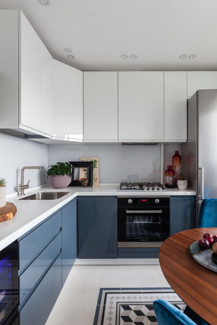 Kitchen design in a 2-room apartment