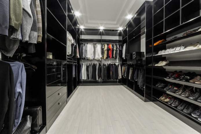 layout of a U-shaped wardrobe
