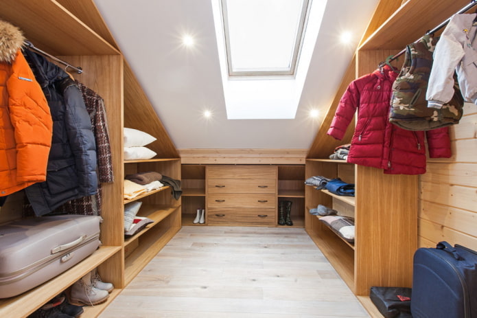 layout of a U-shaped wardrobe