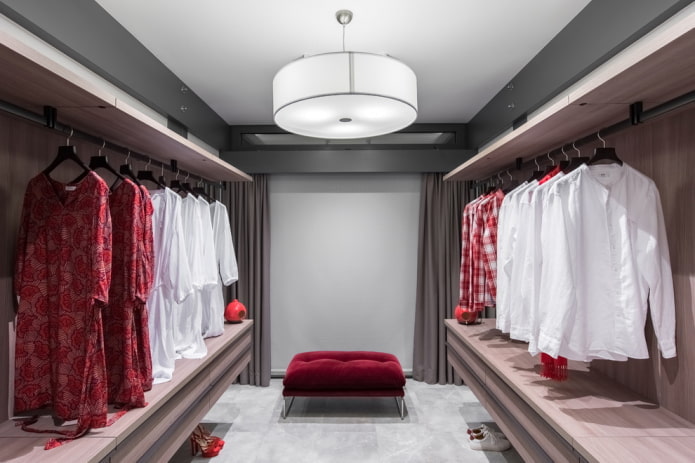 parallel layout of the wardrobe