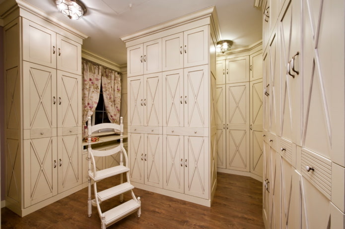 free layout of a wardrobe