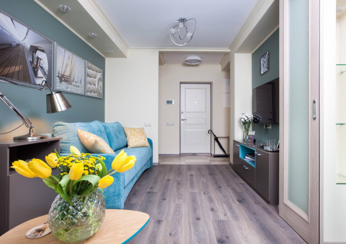 Rectangular walk-through room