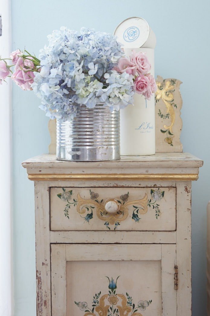 dresser with aged effect