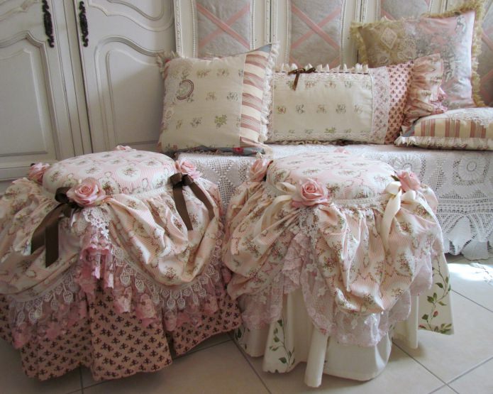 poufs in shabby chic style