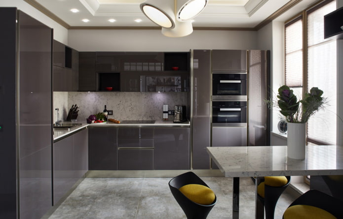 bar counter in the kitchen
