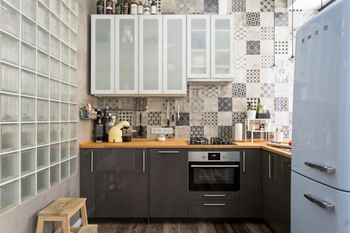 glass tiles for the kitchen