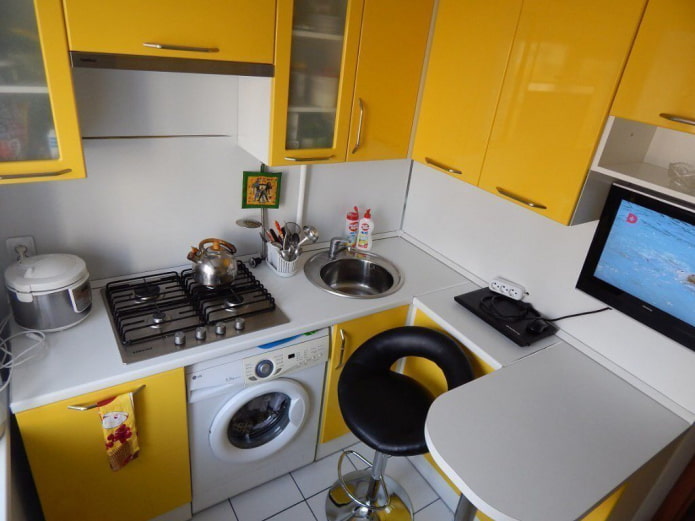 U-shaped kitchen