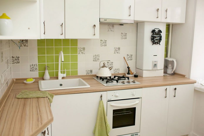 kitchen area of 5 sq m with a gas water heater