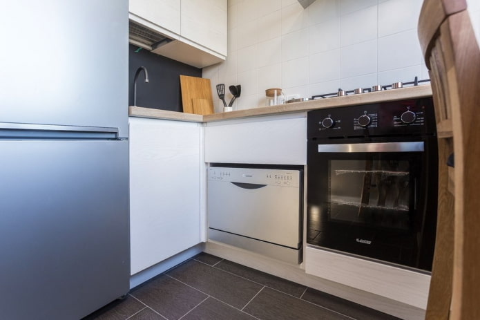 kitchen area of 6 square meters with a dishwasher