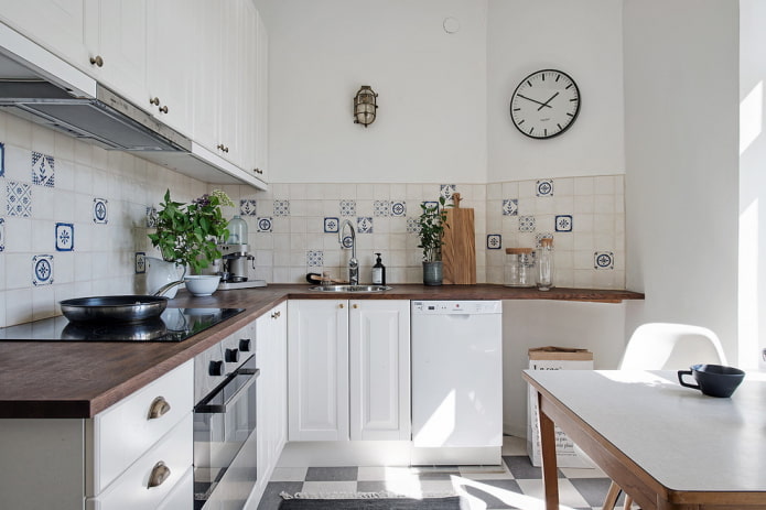kitchen area of 6 square meters with a dishwasher