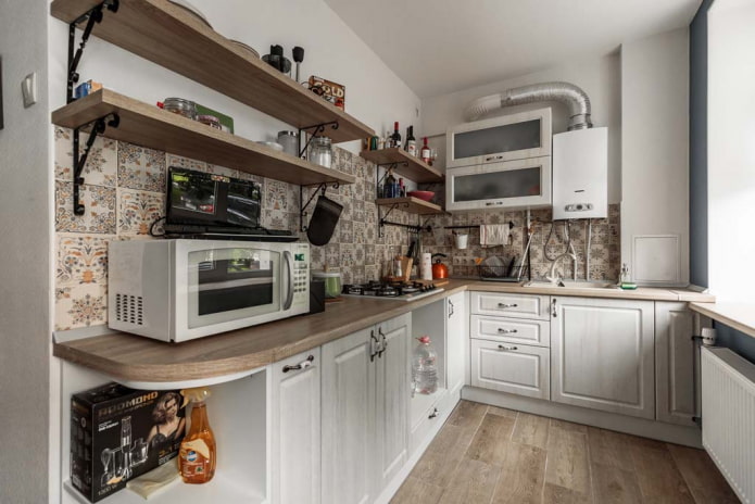kitchen area of 6 square meters with a gas water heater