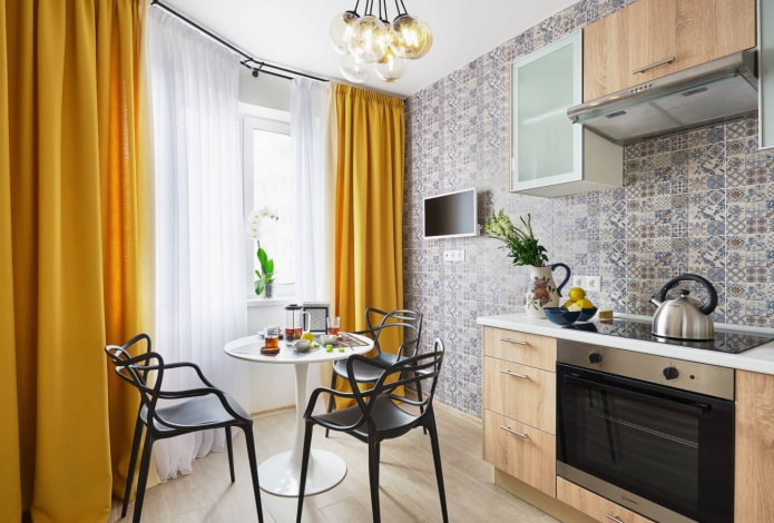 curtains in the kitchen area of 6 squares