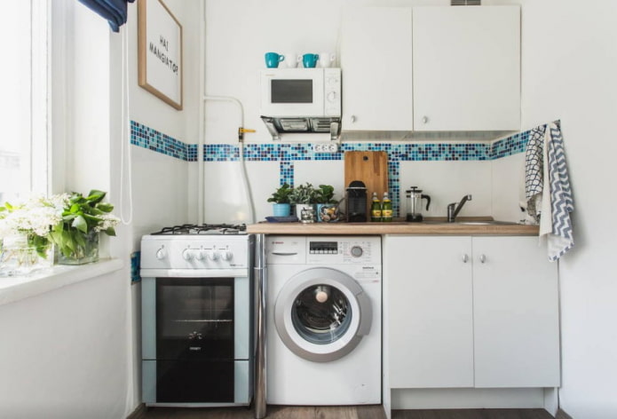 kitchen area of 6 square meters with a washing machine