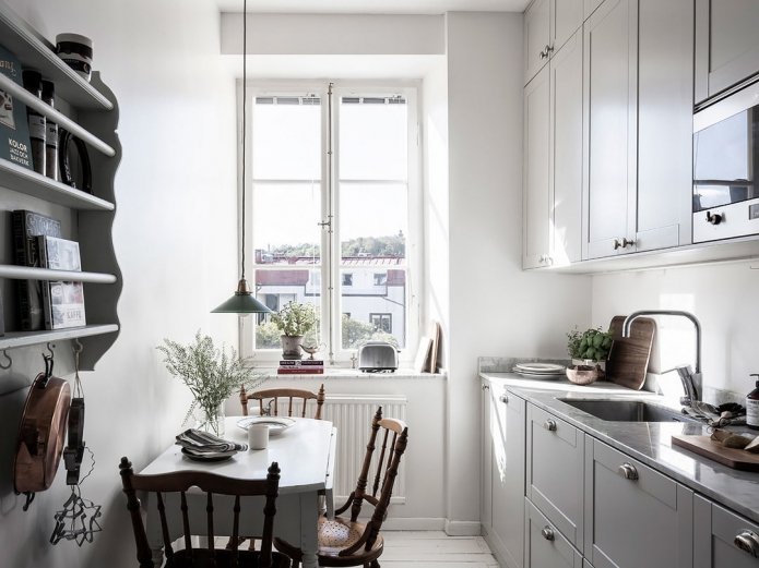 table in the kitchen 4 sq