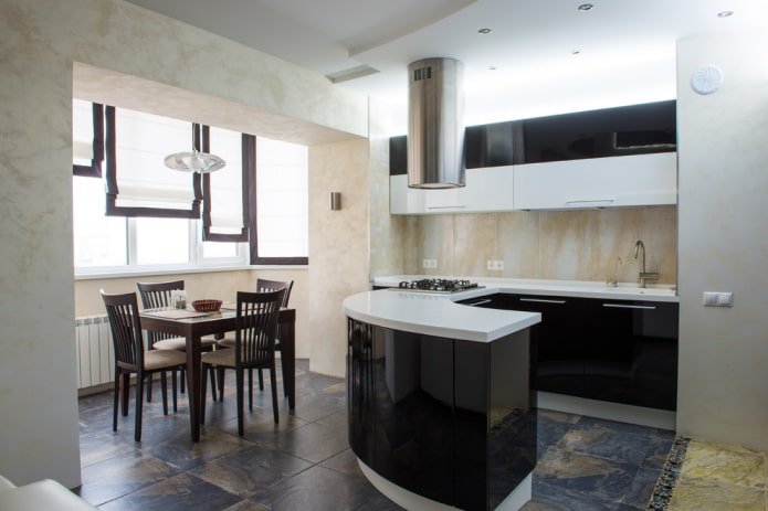 design of the opening in the interior of the kitchen combined with the loggia