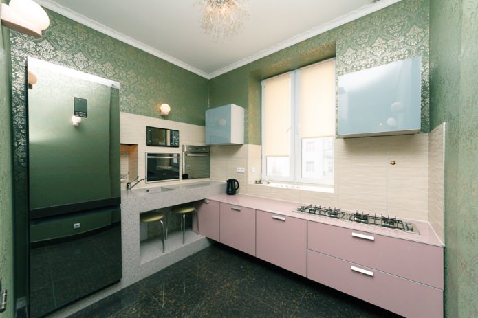 Green wallpaper in the kitchen