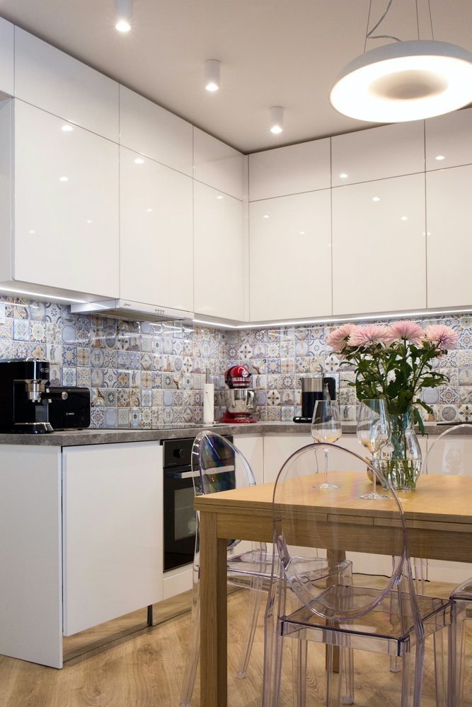 White kitchen set