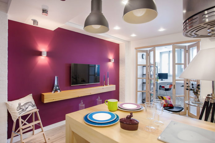 Balcony in a studio with a lingonberry wall