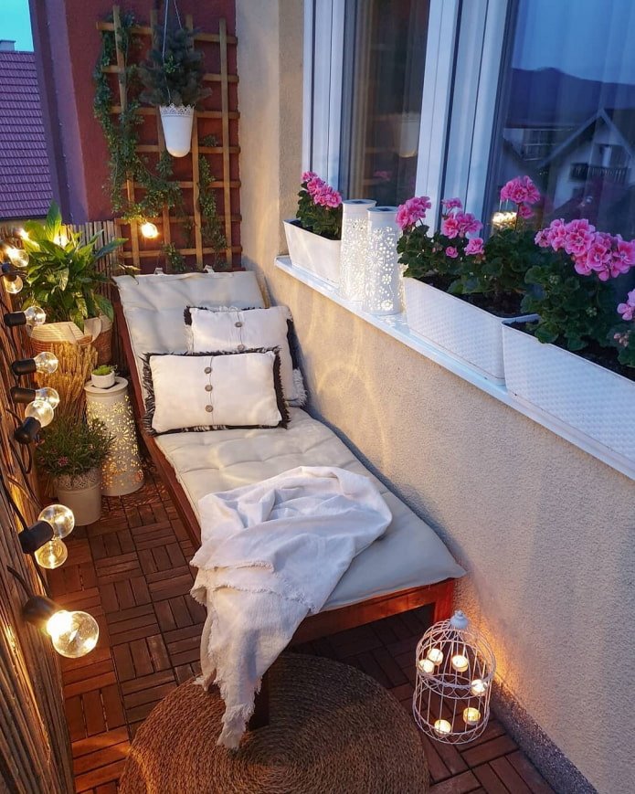garlands on the balcony