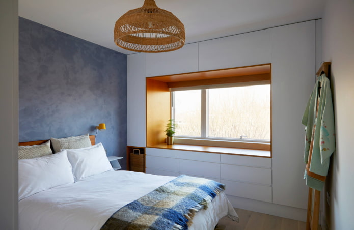 Wardrobe around the window sill