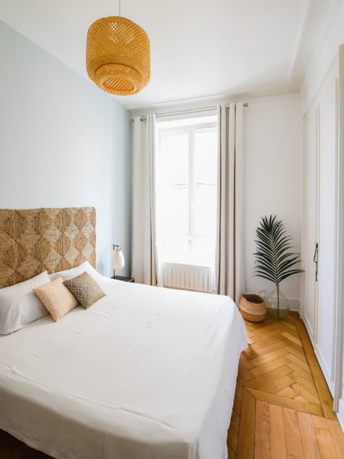 blue wall in the bedroom