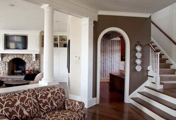 oval arch in the living room interior