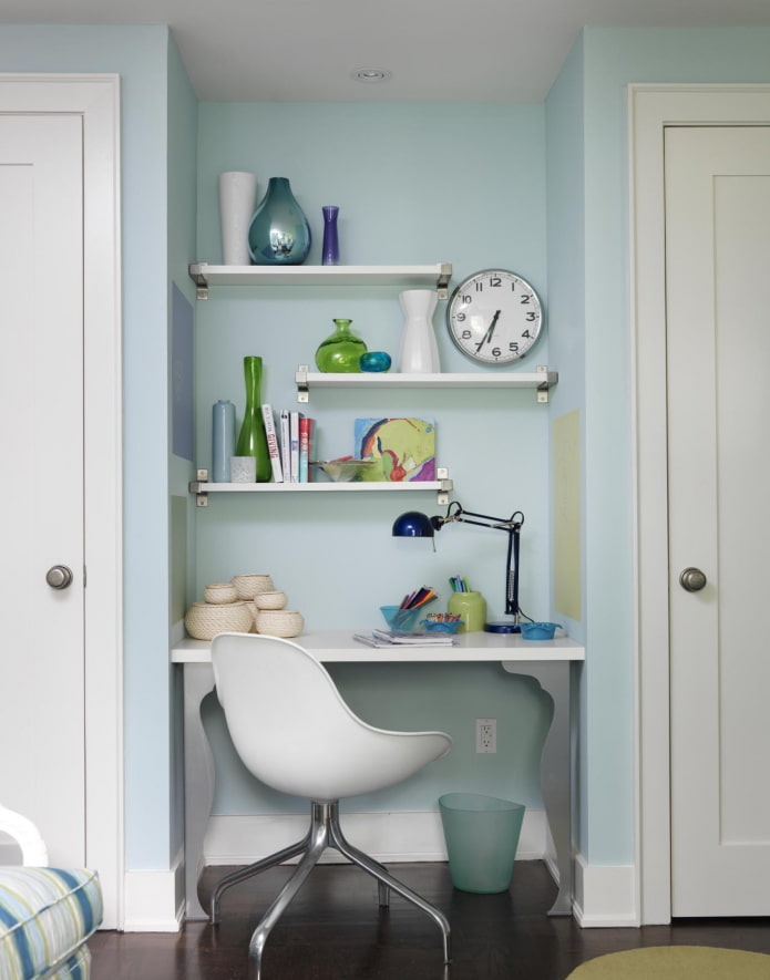 niche with a work area in the interior