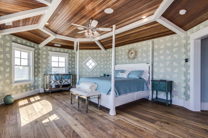 Unusual way of laying beams in the bedroom