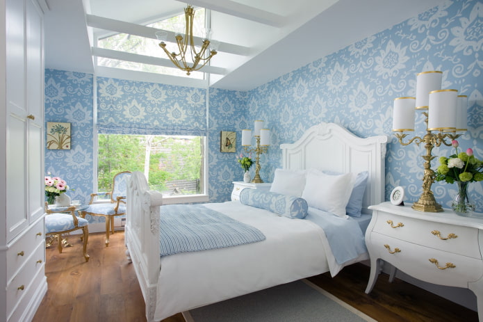 curtains to match the color of the wallpaper