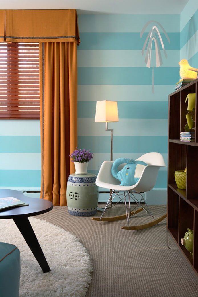 Turquoise stripes on the walls