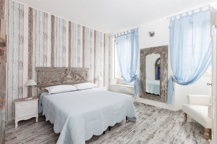 curtains on loops in the interior