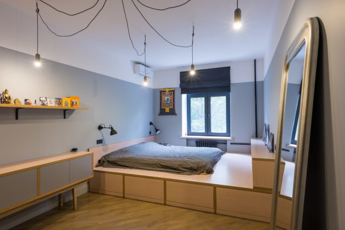 Bedroom with a podium