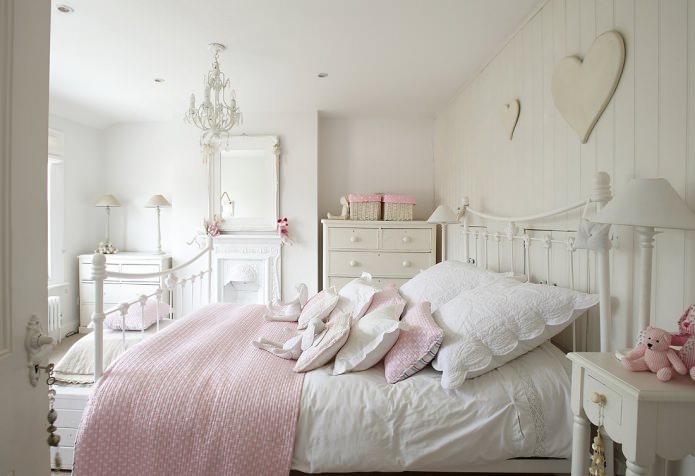 bedroom design for a girl in the shabby chic style