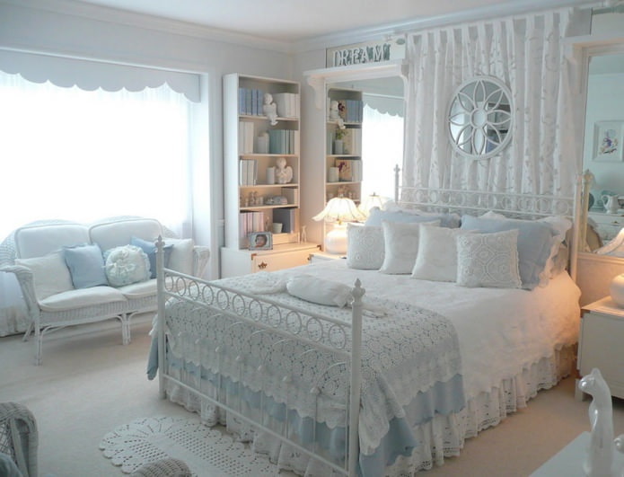 bedroom design for a girl in the shabby chic style