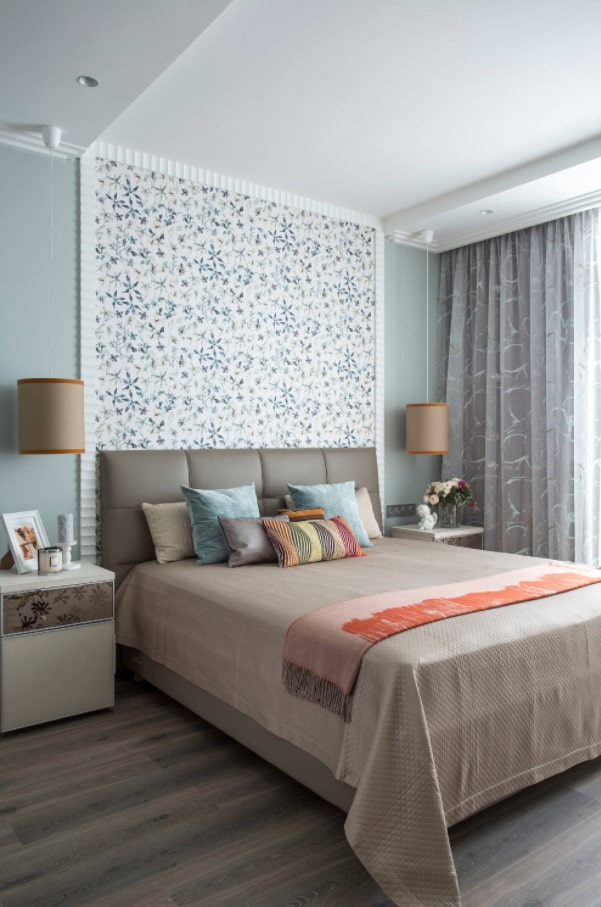 wall decoration behind the bed