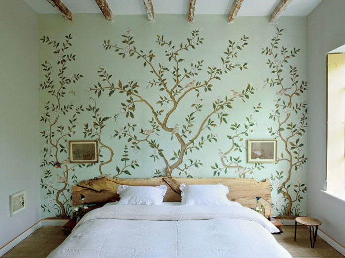 Wall painting in the bedroom (tree)