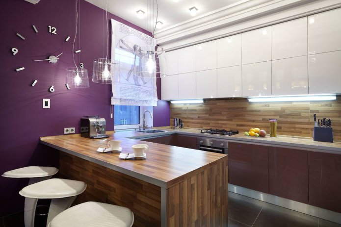  Bar counter in a U-shaped kitchen 