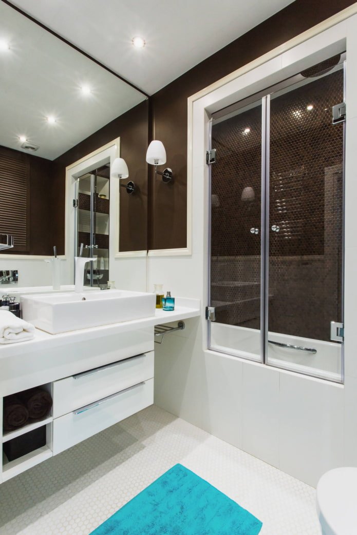 Cabin and bathtub