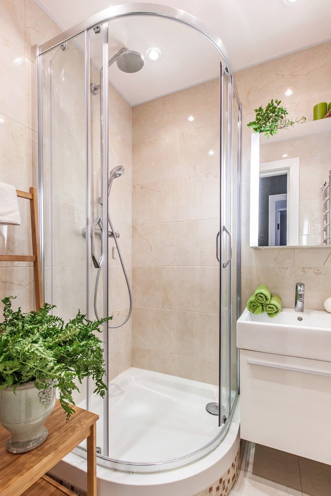 Round shower in the bathroom with green accents