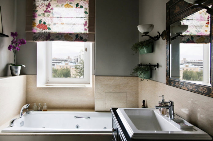 Roman blind in the bathroom
