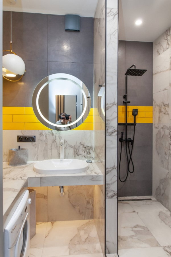 open shower in the bathroom