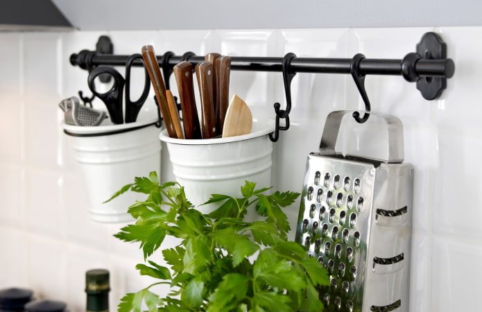 Drying rack on a rail