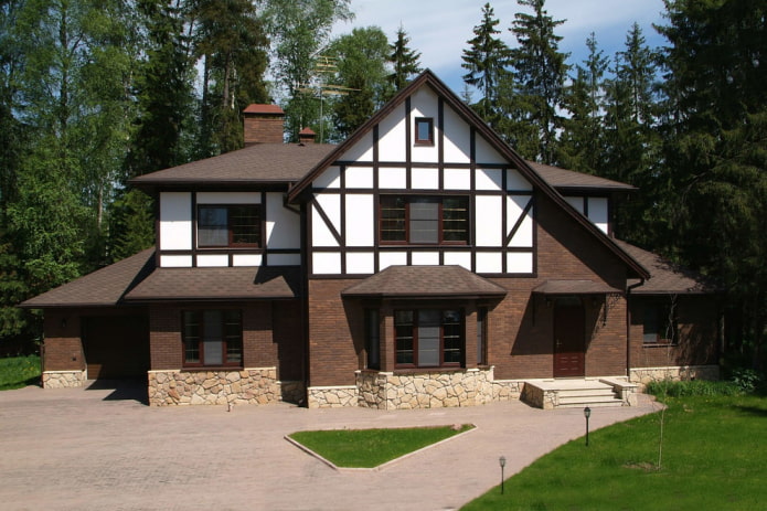 house facade finishing in the half-timbered style
