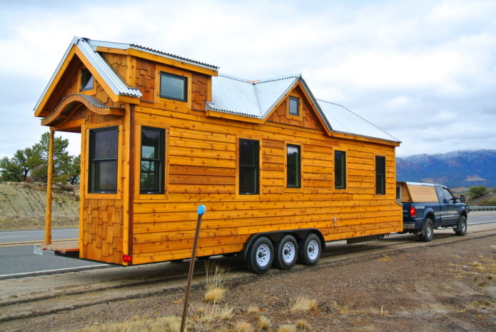 unusual motorhome on wheels