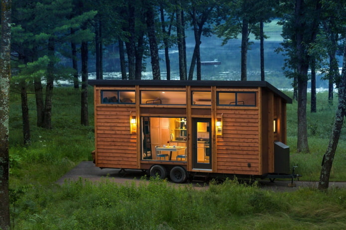 unusual motorhome on wheels