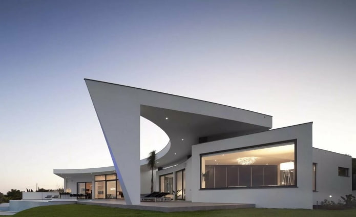 one-story house in high-tech style