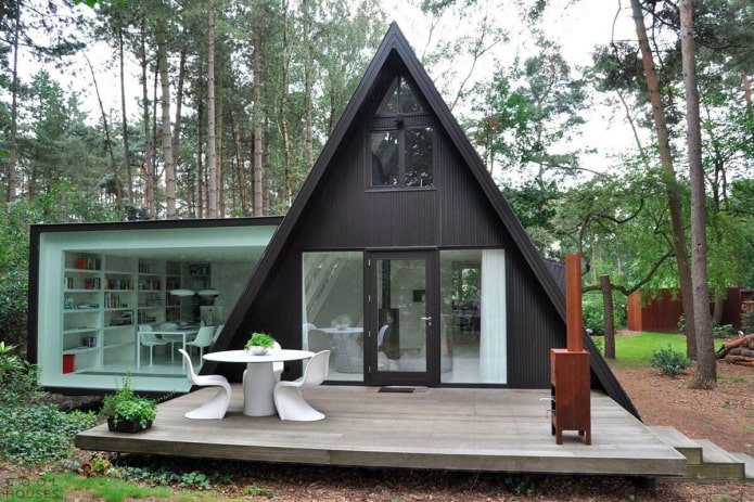 small house in high-tech style